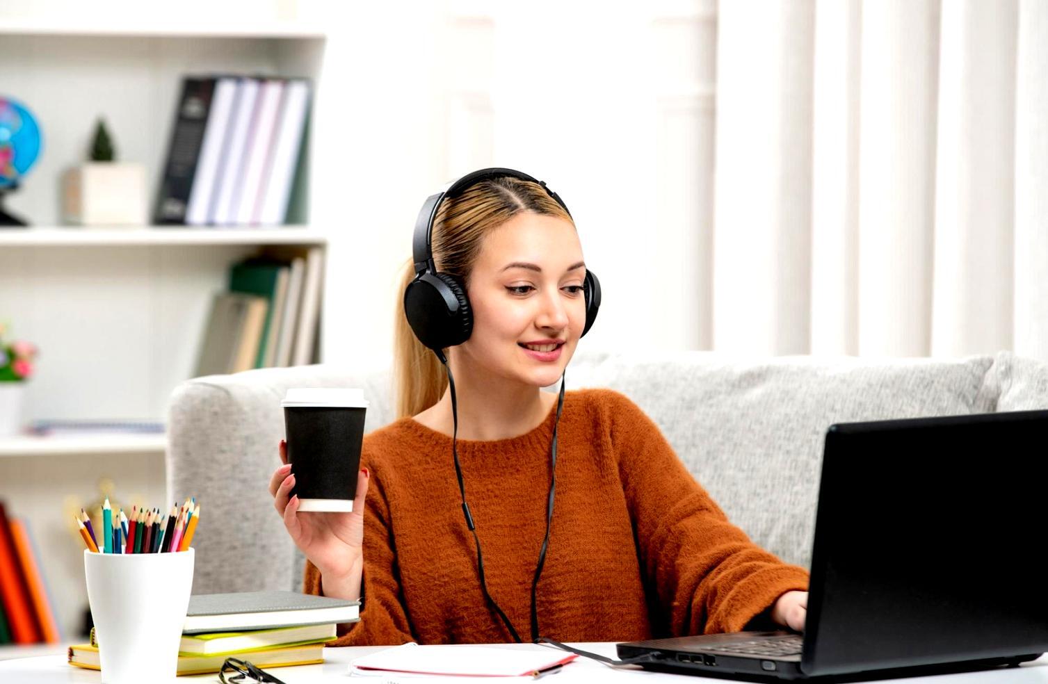 Студенты на занятии по финансовой грамотности