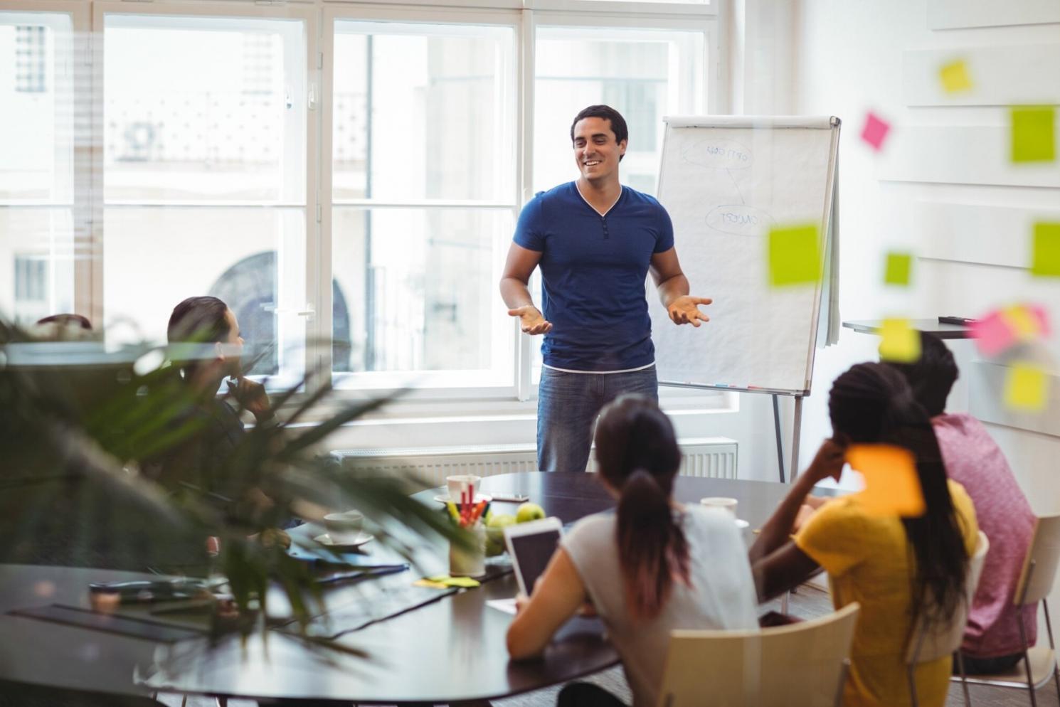 Учебные материалы и график инфляции в Венгрии